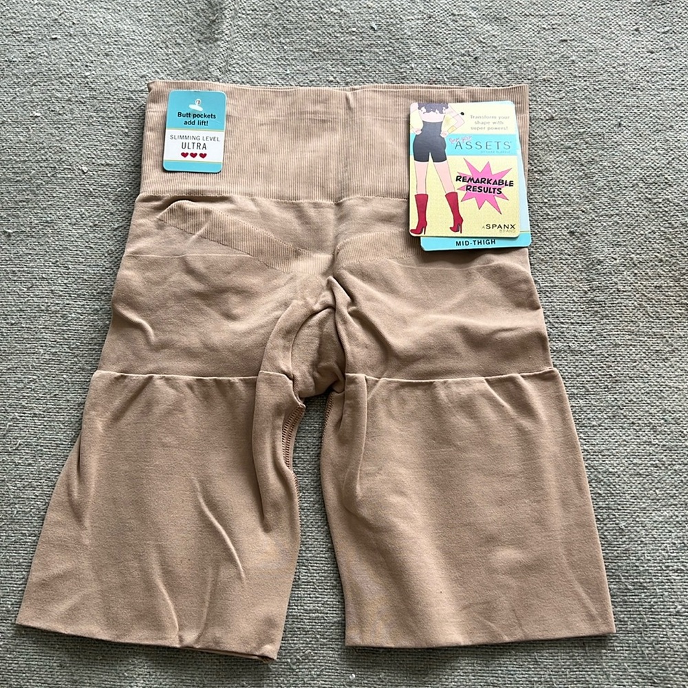 Love your assets by Sara Blakely mid thigh shaper (size medium, color nude)